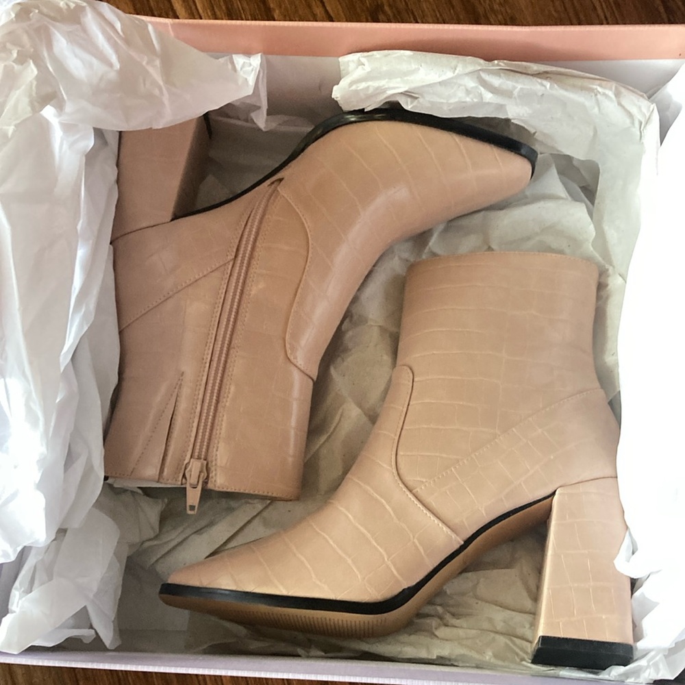 Lisa Vicky Elegant Beige Ankle Boots womens size 6.5 - Picture 2 of 8